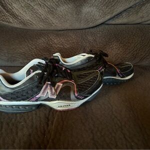 New Balance Abzorb 805 Women's Black and Pink Athletic Shoes, women’s size 6 1/2